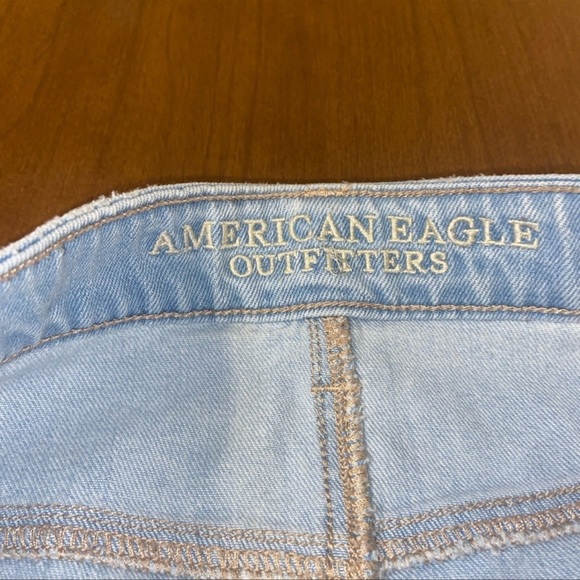 🎉HP🎉 American eagle frayed bottom lightwash denim skirt. - Picture 3 of 6